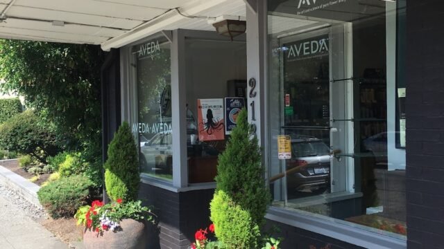 Ella and Oz Salon