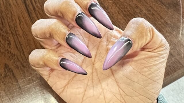 V Nails