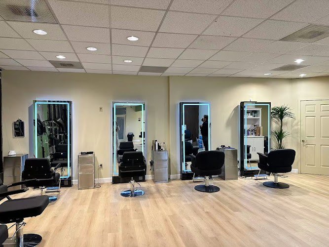 LUX BEAUTY SALON