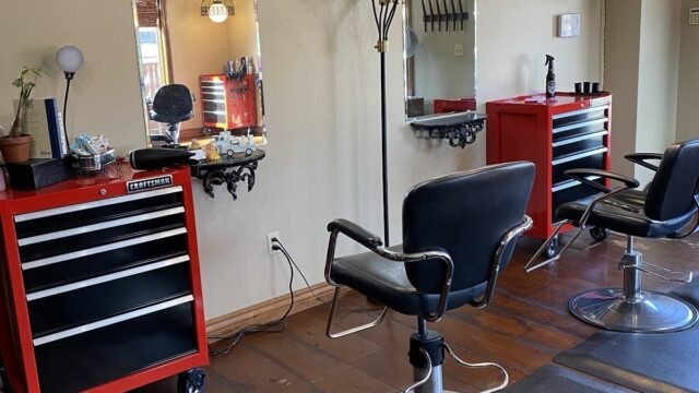 Entourage Salon