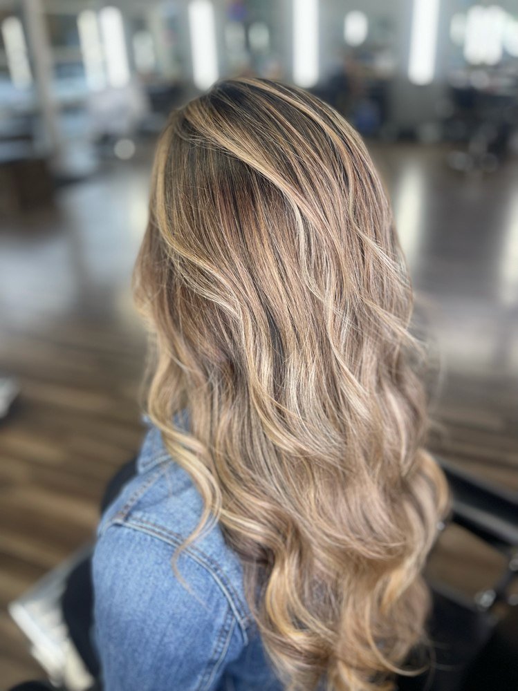 Glamorous Hairstylist